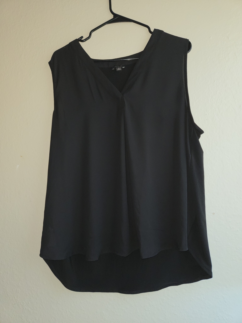Ann Taylor Black Sleeveless V-Neck Top Blouse Size XL